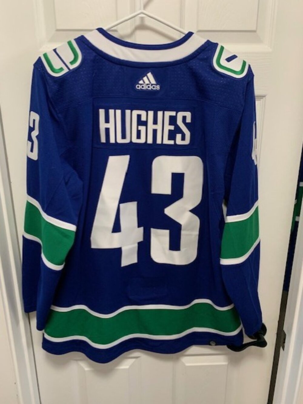CANUKS "HUGHES" # 43 JERSEY -(SZ 52)